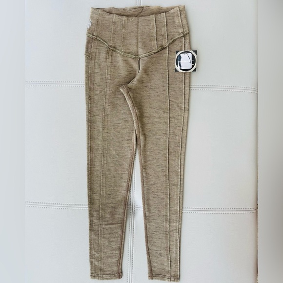New with tags! FREE PEOPLE MOVEMENT Hybrid Legging in ARMY Size XS - Picture 5 of 16